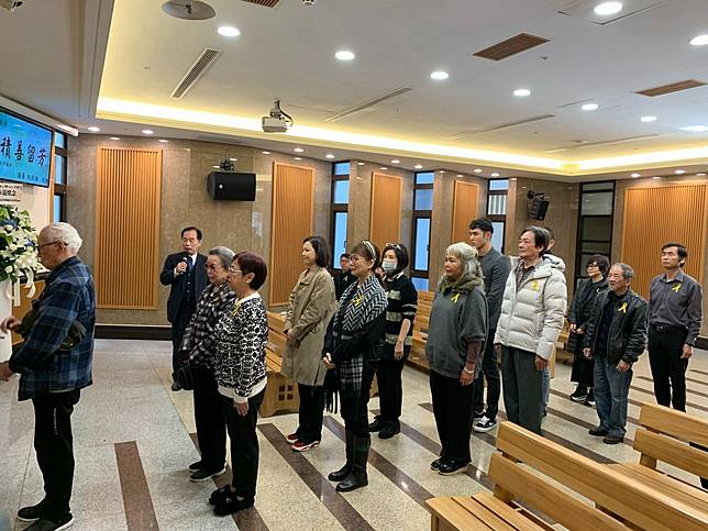 侯傑告別式，由林福地導演率梅芳、楊貴媚、阮經天等藝人上香。記者陳慧貞／攝影