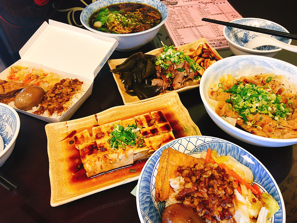 五掌櫃麵食館,桃鶯路美食,桃園八德美食,金豆腐,半個鍋,老陳家夫妻肺片,香納多鮮肉湯包,50巷麵店,阿琴蚵嗲,我不是他媽媽,桃園八德美食懶人包