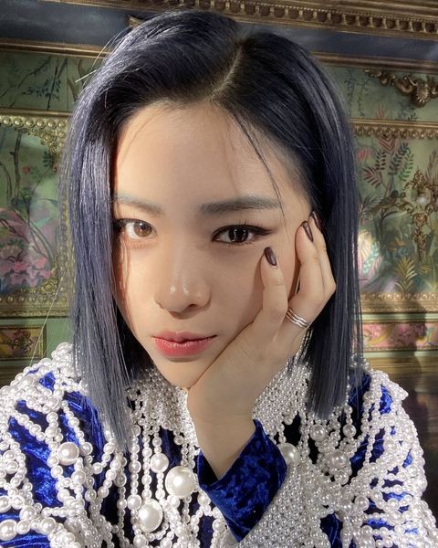 夏ヘアカラーのお手本 K Pop女性アイドルたちの パープル ヘアカタログ Elle News