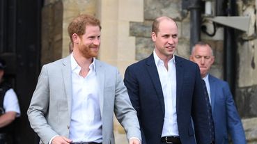 哈利、威廉王子重修舊好？走過「脫皇風波」，分隔兩地的皇室兄弟透過視訊化解衝突