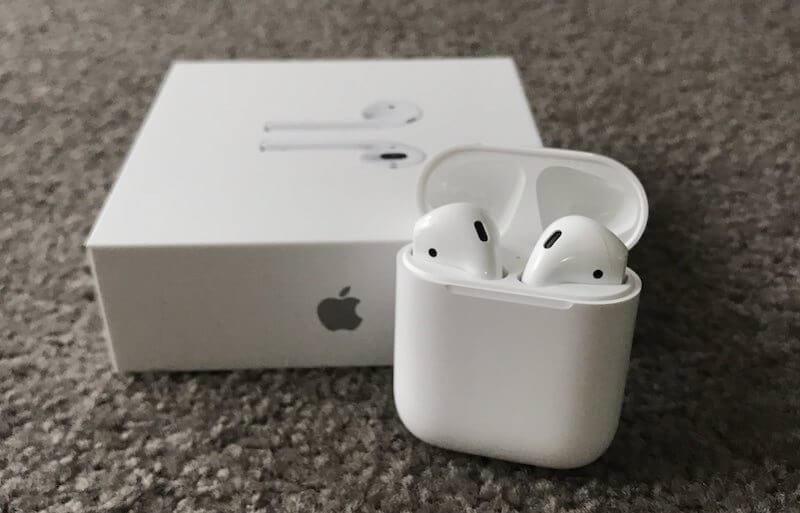 Apple原廠 AirPods 無線藍牙耳機。人氣店家雄華國際的Apple 配件有最棒的商品。快到日本NO.1的Rakuten樂天市場的安全環境中盡情網路購物，使用樂天信用卡選購優惠更划算！