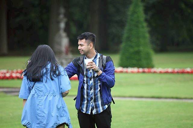 12 Foto Tak Sadar Kamera, Raffi Ahmad dan Nagita Slavina Ternyata Memang Mesra Sehari-hari