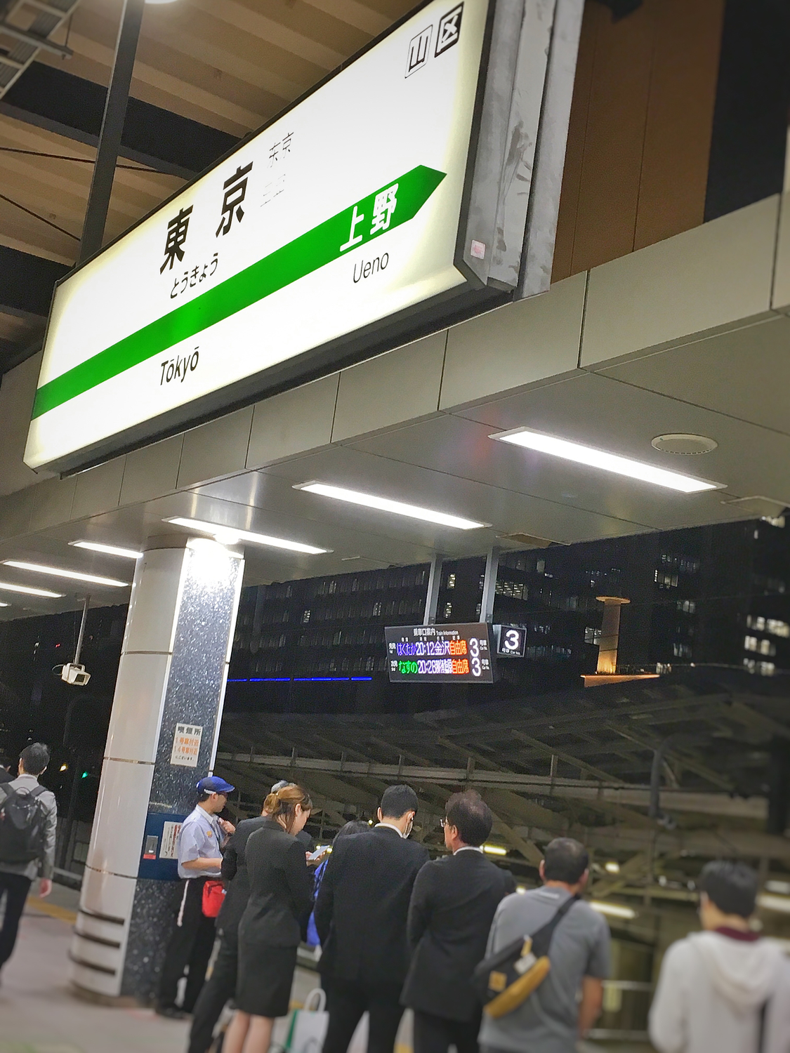 日本人愛排隊是天性？在日本不排隊會被罰一百萬！