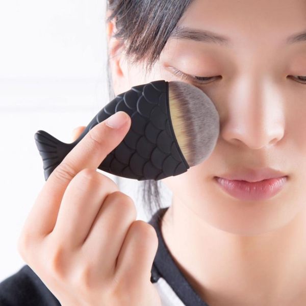 魚尾粉底刷臉部美容刷化妝刷bb霜刷散粉刷粉撲粉底液小刷子美妝刷