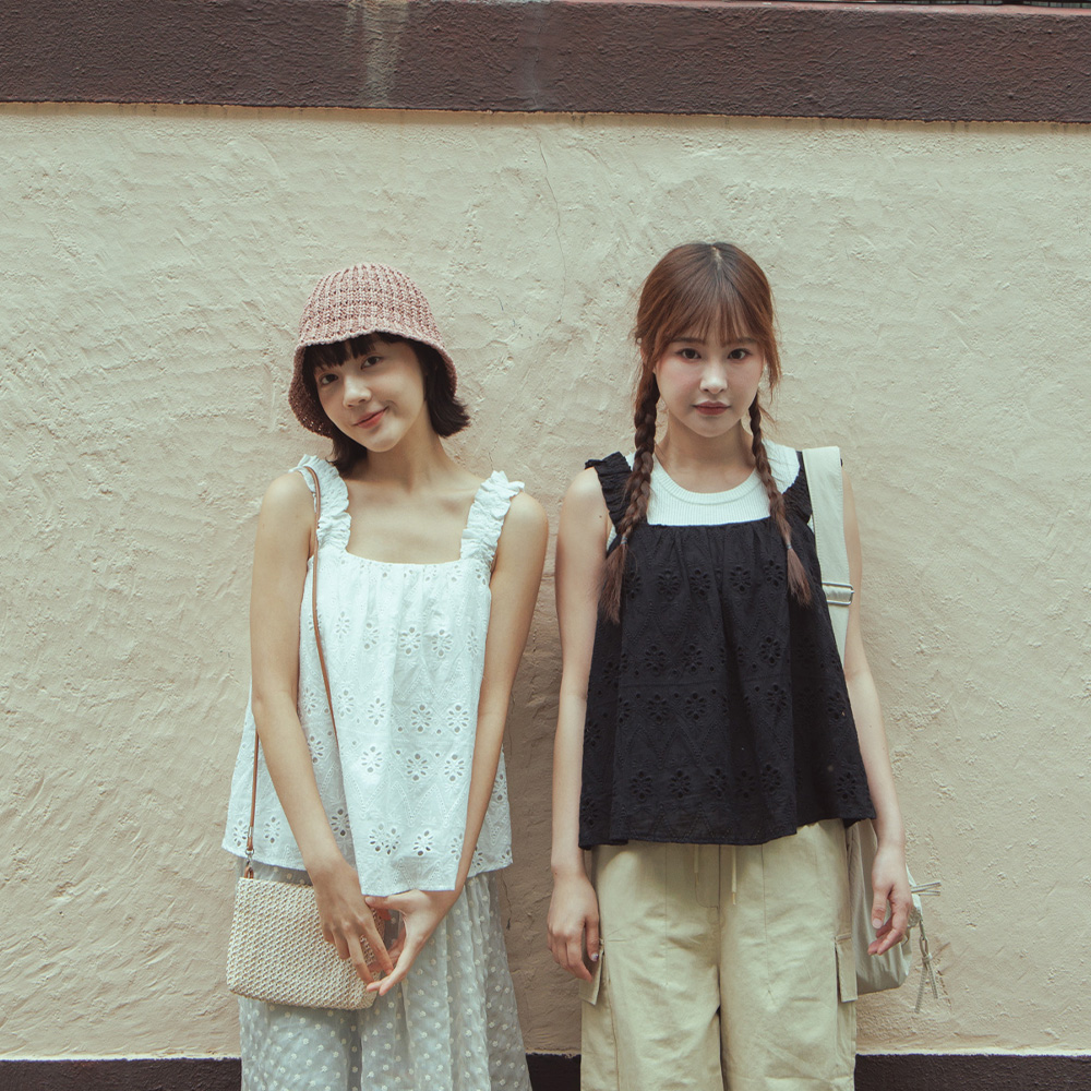 蕾絲雕花設計抽皺肩帶上衣 兩色售