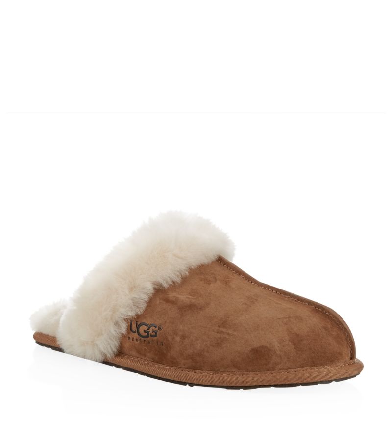 The Scuffette II is an updated version of UGG Australias popular slipper. Designed in rich suede wit