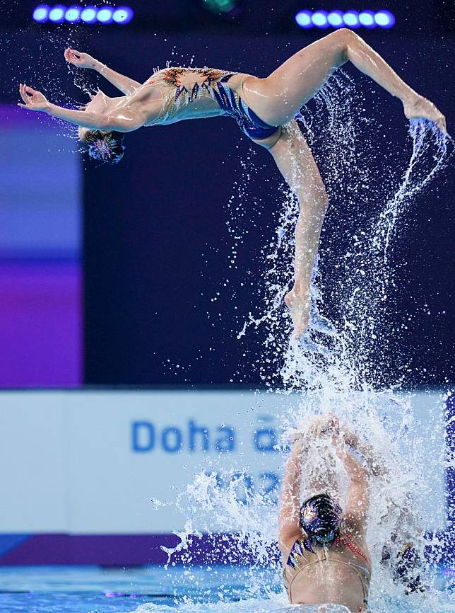 Team China perform during the team acrobatic final of artistic swimming at the World Aquatics Championships 2024 in Doha, Qatar, Feb. 4, 2024. (Xinhua/Du Yu)