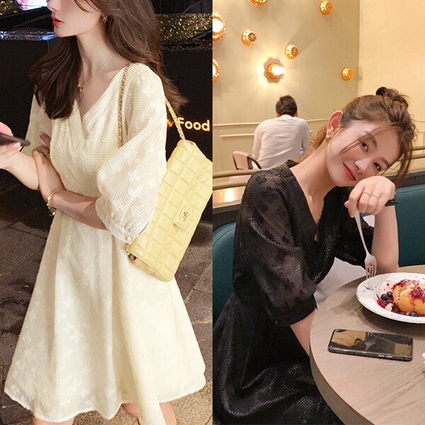 SISI【D21098】復古氣質小香風花朵亮絲微透膚V領短袖泡泡袖短裙及膝裙傘裙中長款洋裝連身裙連衣裙約會