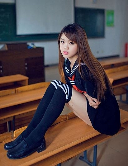 質感: 柔軟/ 版型:修身/ 厚度:薄款/ 尺碼：S M L