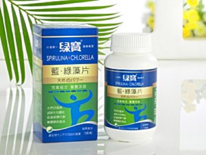 綠藻–天然純淨 健康美麗 綠藻(Chlorella)是一種單細胞微藻，又稱小球藻。在亞洲地區，尤其日本已暢銷數十年，而西方國家近年來亦相當重視其營養價值。尤其綠藻中的膳食纖維、維他命、礦物質、葉綠素、