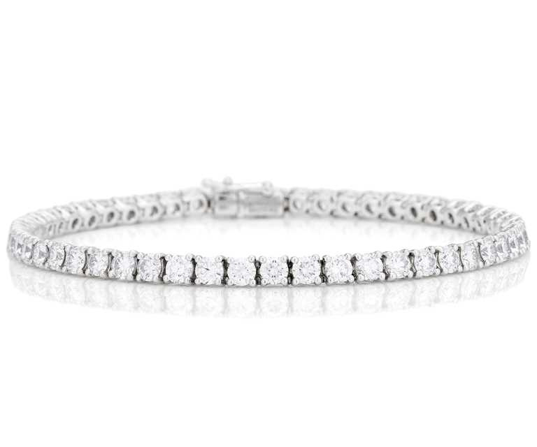 DE BEERS「DB Classic」系列，18K白金鑲嵌圓形明亮式鑽石單行手鍊╱6,800,000元。（圖╱DE BEERS提供）