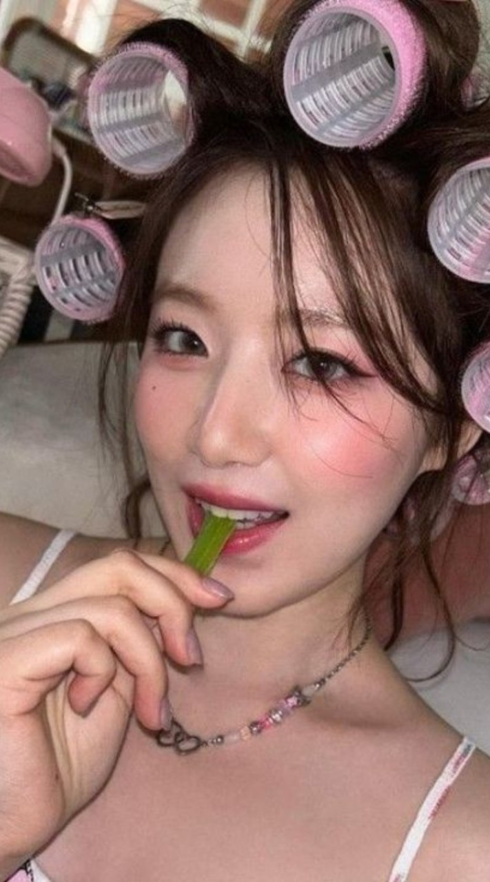 女娃拆卡.ᐟ ⋆⸜
