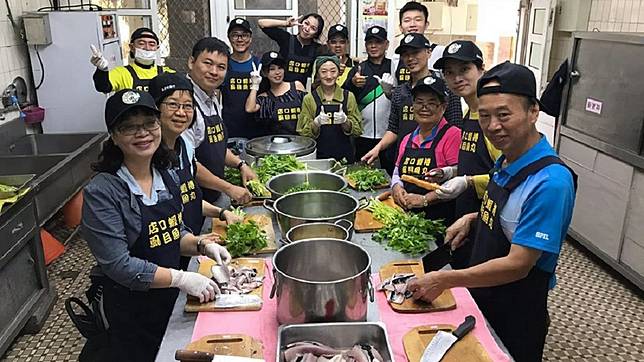 台中市大坑知名的魚丸店家，平日也熱心公益做善事。(圖／翻攝自大坑九號步道 十元虱目魚丸湯的努力與感動臉書粉絲團)