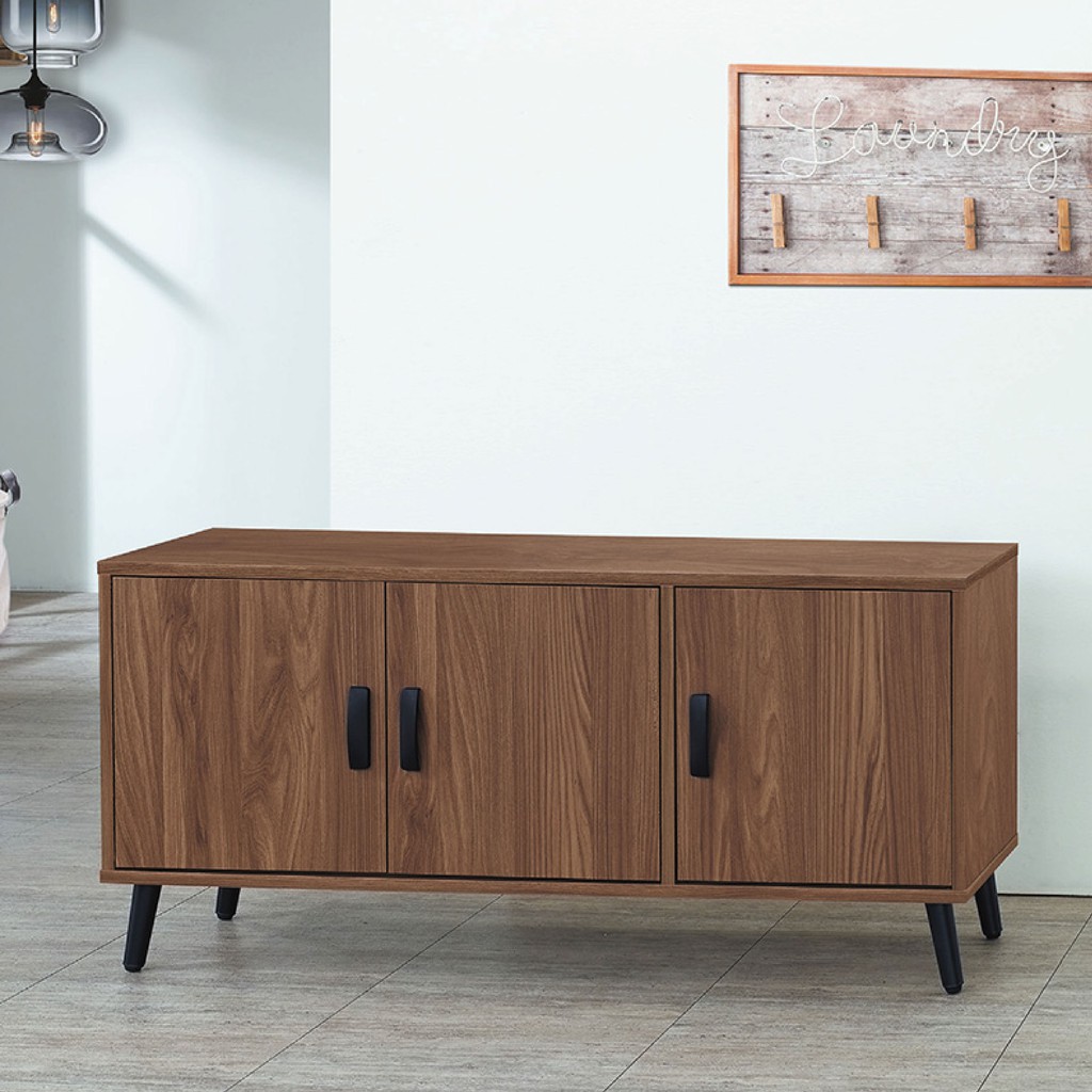 【商品特色】 現代設計感深受大眾族群喜愛 【商品規格】 寬 120 x 深38 x 高45 cm 材質: 正面 桌面 側板木心板浮雕 雙面耐磨 背板雙美背處理 抽屜木心板抽牆 緩衝後鈕 木心板木紋經特