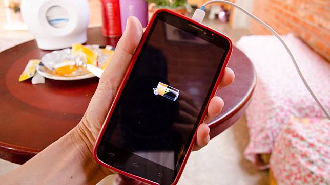 Kesalahan Saat Mengisi Daya Baterai Smartphone