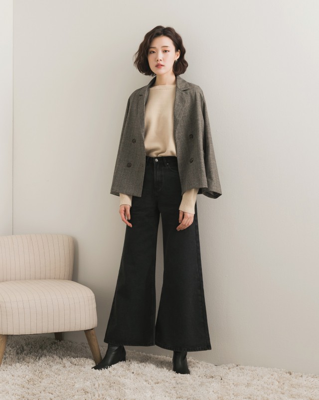 前中開釦/前後皆有口袋/無內裡/高腰喇叭褲設計，修飾身形拉長比例/簡單好搭配