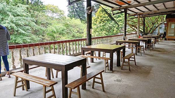 【台北美食】大豐花園餐廳-免門票也可以看到可愛的小動物，隱藏在市區附近的烤雞花園餐廳