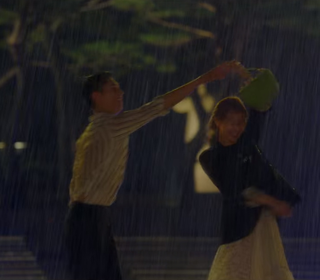 《青春紀錄》導演好會拍1：朴寶劍＆朴素丹「雨中共舞」好唯美！