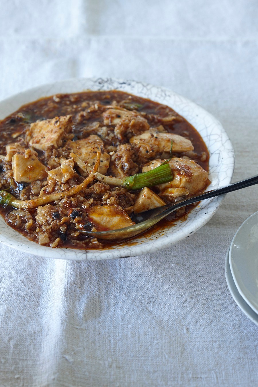 捨ててしまっていない パクチーは根や茎まで美味しく食べられる