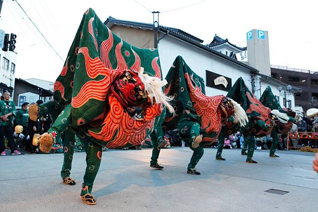 沐浴在櫻花飛舞下 日本三大美祭岐阜的高山祭 春 是日日本 Line Today