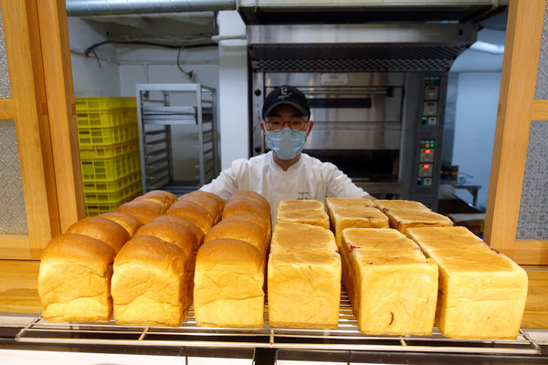 哈肯舖淨生吐司、桑葚優格吐司，使用聯華潔淨認證麵粉，成分天然、八大無添加，嚴選好食材低溫發酵手感烘焙，安心美味的生吐司