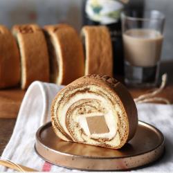 ◎※貝禮詩奶酒的濃醇細緻|◎※十勝奶霜滑順入口|◎※送禮自用都美味商品名稱:SUGARSPICE糖村哈尼捲_貝禮詩拿鐵1條(360g±5g)品牌:無類別:蛋糕蛋糕種類:生乳捲蛋糕型態:蛋糕捲/瑞士卷口