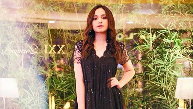 Rumah Syifa Hadju Berlantai 3 Dan Serba Putih Intip 7 Potretnya Liputan6 Com Line Today