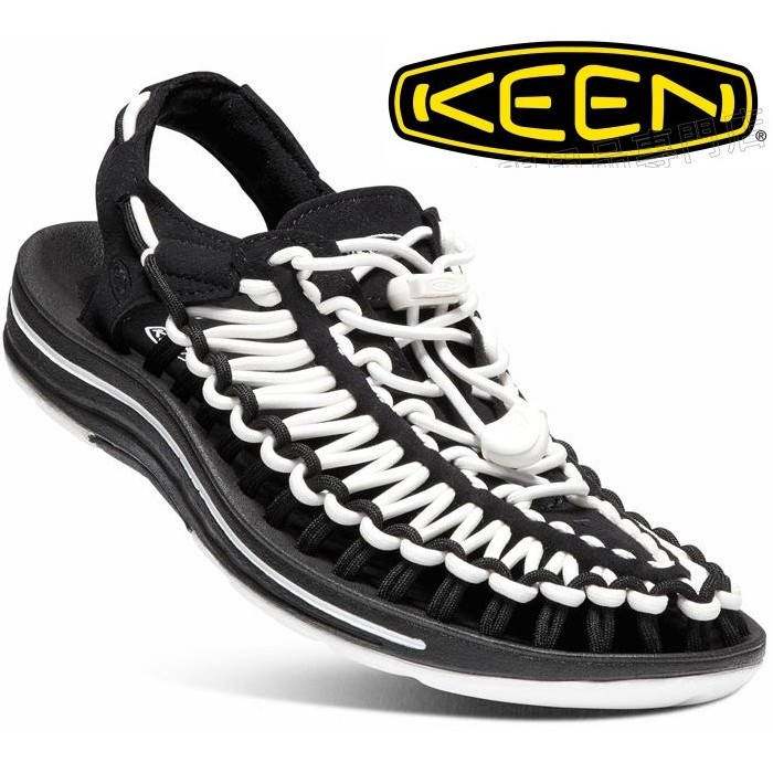 品名：UNEEK 涼鞋重量：約311克/單只鞋面材料：聚酯纖維鞋底材料：橡膠顛覆製鞋結構的全新獨家設計 雙繩編織結構有更多服貼點，打造絕佳腳感 藉編織繩圈間的可動性， 隨著腳部動作自然延伸，自由舒適