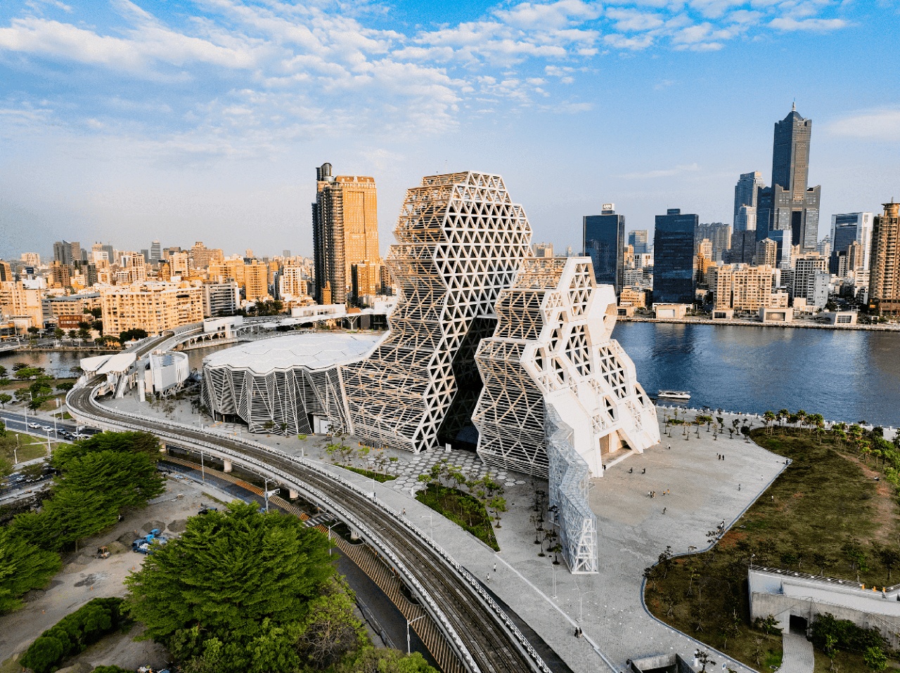 普立茲克建築獎;伊東豊雄;妹島和世;臺北藝術中心;高雄流行音槳中心;台中綠美圖