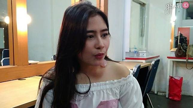 Apa Trik Kamu Kalau Ditanya Soal Jodoh Saat Lebaran? Tips dari Prilly Latuconsina