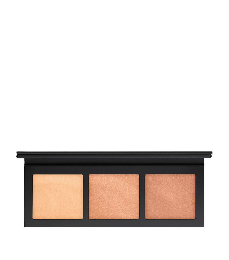 M·A·C delivers flawless and luminescent summertime glow in the Hyper Real Glow palette. Opening to r