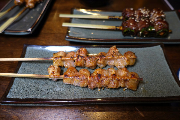 板橋深夜美食-老味噌居酒屋，江子翠捷運美食，板橋江子翠好吃串燒，能開心吃燒烤喝酒的板橋人氣宵夜推薦 