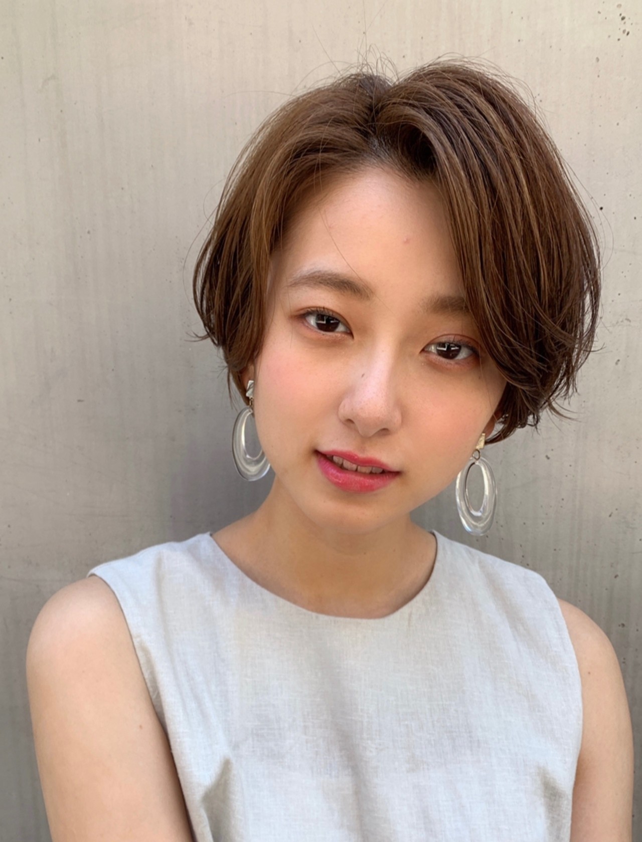 顔のパーツの悩みもヘアスタイルで解消