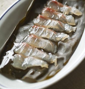 置いておくだけ！旨味がすごい「簡単昆布締め」アイデア5選（フーディストノート）