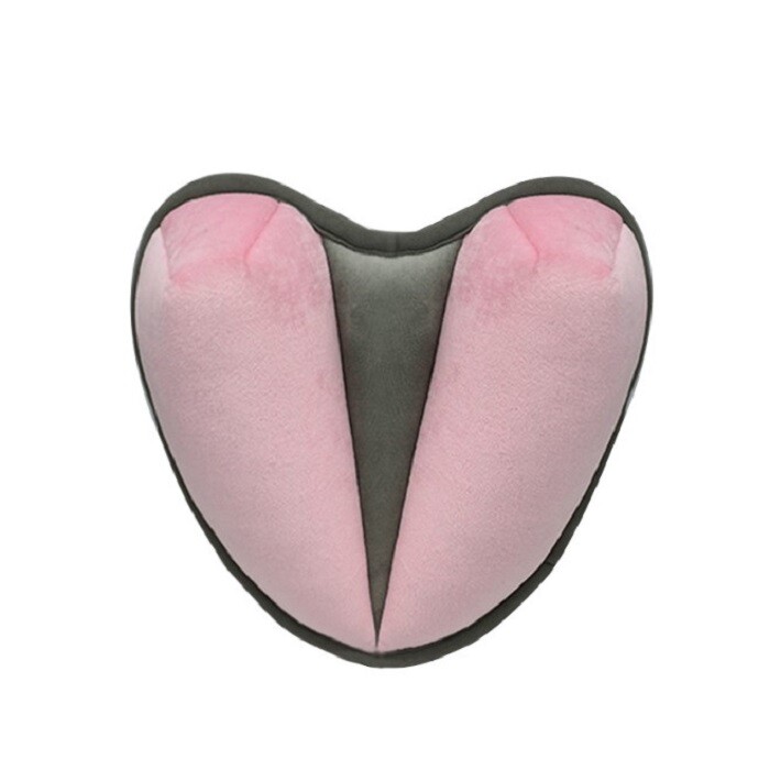 不但避免姿勢變形，可當做瑜珈動作的輔助器材 利用腰墊兩側隆起的部分，讓腰部線條更小而美 底部透氣網眼布，有彈性 尺寸:23*14*12cm 材料:毛絨 填充:竹炭顆粒 ◆使用方法：躺着，於腰部之下即可