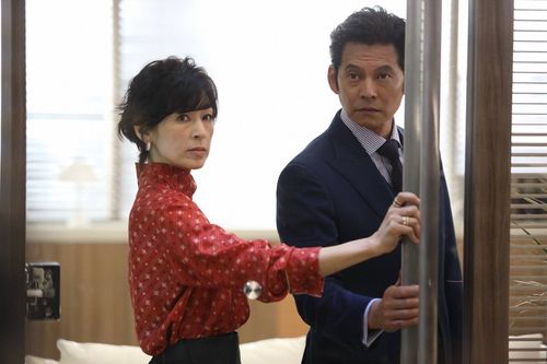 ブラウスコーデが話題 ドラマ Suits スーツ２ 第２話でのファッション ジュエリーを徹底解説