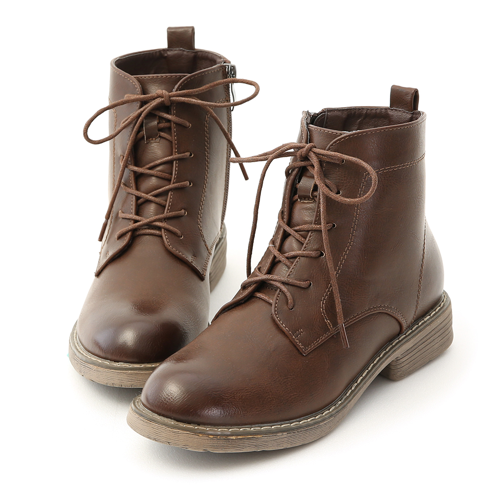 以中性風為主軸的軍風短靴 綁帶造型強化了街頭風個性元素 鞋頭特別用做拋光處理~ 看起來像是歷經多年使用 洗鍊出一種仿舊感的復古漸層色澤 貼心的側拉鍊設計，穿脫更省時方便 增厚的橡膠鞋底，提升穿著的穩定