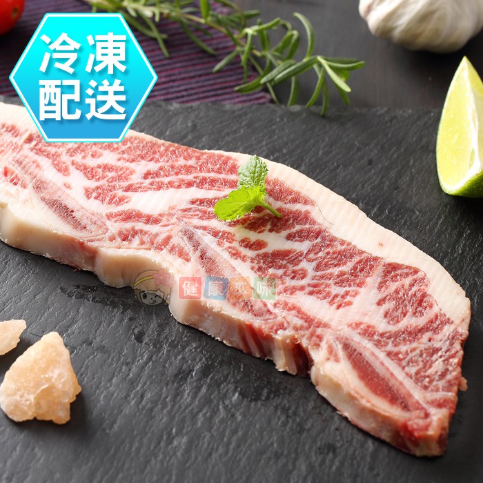 油花分布均勻， 特選肉質鮮嫩的帶骨牛小排， 口感紮實又多汁。 特選牛肋骨部位， 肉質紮實油脂豐富， 厚薄度極佳， 滿滿肉汁帶濃郁肉香， 更是老饕們的最愛。 產地：美國 重量：500g±10% 食品業者