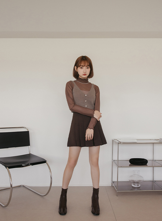 秋冬穿搭 美拉德風 D+AF  質感亮面木紋高跟瘦瘦靴穿搭