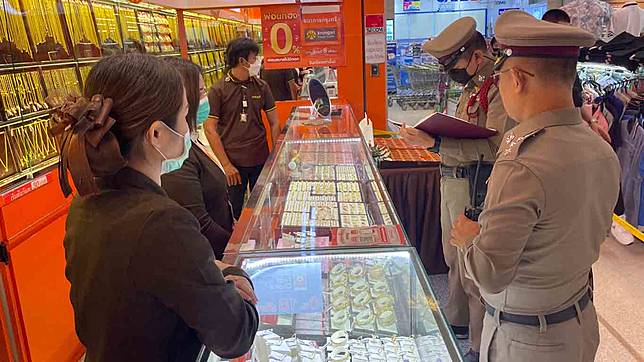 ตำรวจเร่งแกะรอยไล่ล่าคนร้ายชิงทอง 15 บาท กลางห้างวังน้ำเย็น ส่วนเมืองสระแก้วซ้อมแผนเผชิญเหตุห้างบิ๊กซี จ.สระแก้ว | 77kaoded | LINE TODAY
