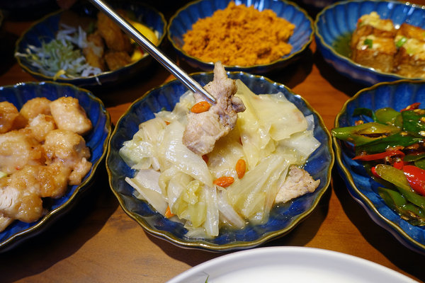 不糾結清粥小菜，台北ATT 4 FUN清粥小菜，正餐宵夜都有賣(含不糾結清粥小菜訂位、價位、包廂資訊)