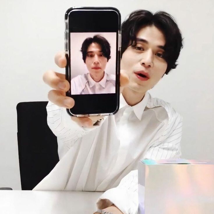 韓劇男神「拍照方法」！玄彬「紮馬步」幫孫藝珍拍照，李準基很俏皮，李棟旭自拍好頭痛