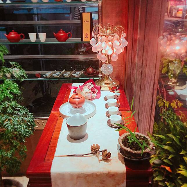 店內陳列品質精良的茶器(圖/若水茶生活)