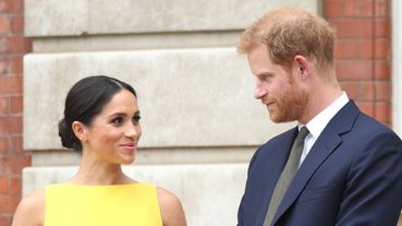 哈利梅根「脫皇」最後一槍！正式卸下英國皇室頭銜，解散「薩克斯皇室」慈善組織