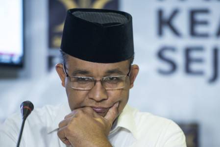 Calon Gubernur DKI Jakarta nomor urut tiga Anies Baswedan bersiap menyampaikan keterangan pers di DPP PKS, Jakarta, Rabu (15/2). Foto oleh M Agung Rajasa/ANTARA