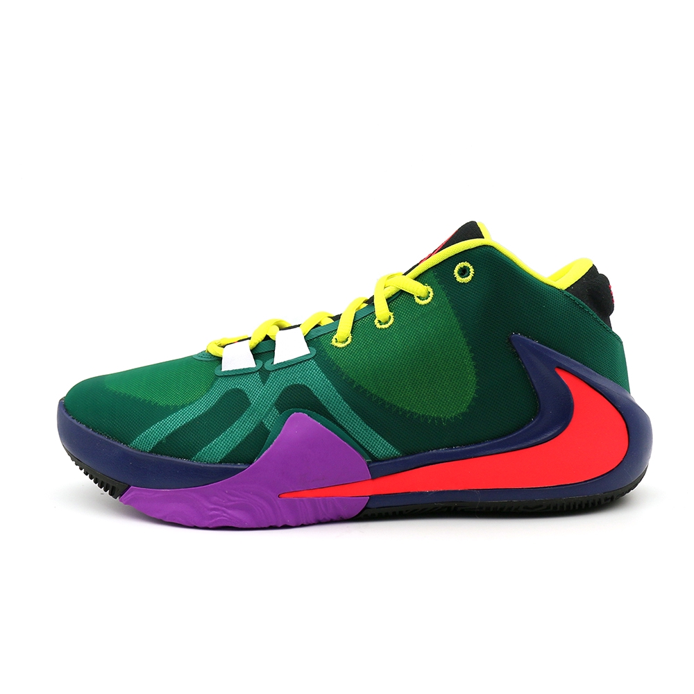 NIKE Zoom Freak 1 Multi EP 男籃球鞋- CW3202800這是 Giannis Antetokounmpo 的首雙簽名鞋款，也是 Nike 為這位國際籃球精英設計的第一雙鞋，