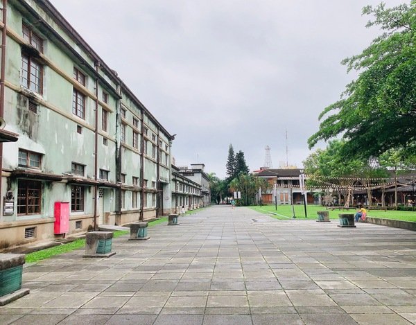 「花蓮旅遊」花蓮租車三天二夜輕旅行自駕遊，盛夏消暑追鯨趣-花蓮永宬租車，老時光燒肉酒肴，欣欣麵館不是麵店，小花公寓民宿與窩WOW青年旅館直擊分享