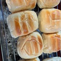 ขนมปังย่างถ่าน🍞ลูกชิ้นหมูทิพย์🐷