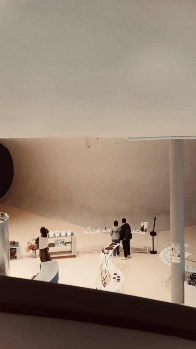 偷筆的小閣樓 ｜ 霧眉背後的悄悄話