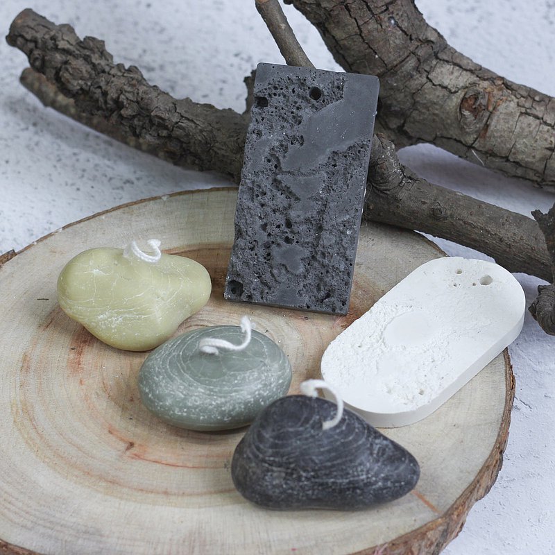 教室成功引進了最有系統的日本JCA蠟燭協會課程，以台灣分會之姿，為有志者提供了證照課程和進階講師課程，並進一步整合了韓國KCCA、KCRA蠟燭協會的內容，融合日本、韓國就蠟燭藝術的製作技術及資源，為台